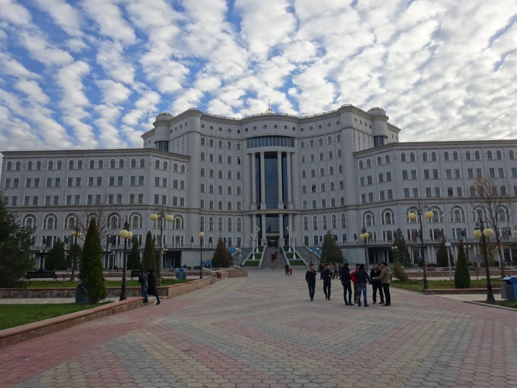タジキスタン国立図書館